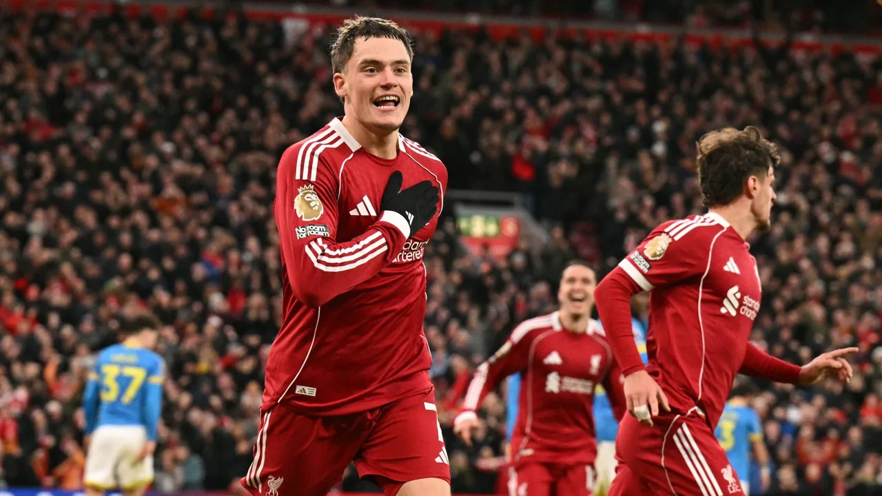 اللقاء المنتظر.. قنوات نقل مباراة ليفربول وليدز في البريمير ليغ 2025-2026